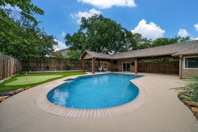 10915 Holly Springs Drive, Houston, TX 77042