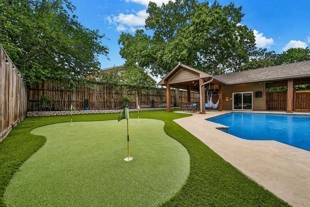 10915 Holly Springs Drive, Houston, TX 77042