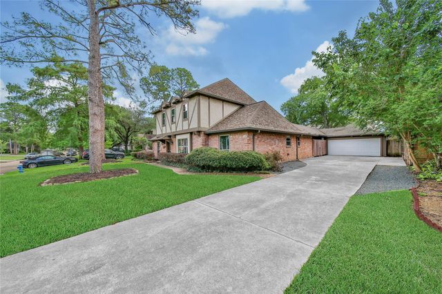 10915 Holly Springs Drive, Houston, TX 77042