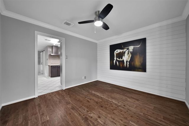 10915 Holly Springs Drive, Houston, TX 77042