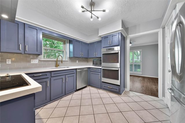 10915 Holly Springs Drive, Houston, TX 77042