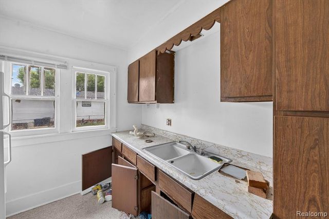 126 E Gracelawn Avenue, Flint, MI 48505
