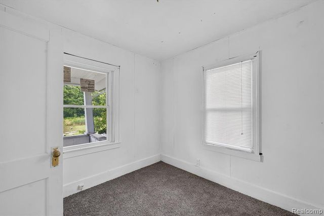 126 E Gracelawn Avenue, Flint, MI 48505
