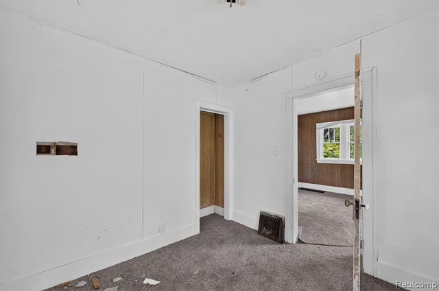 126 E Gracelawn Avenue, Flint, MI 48505