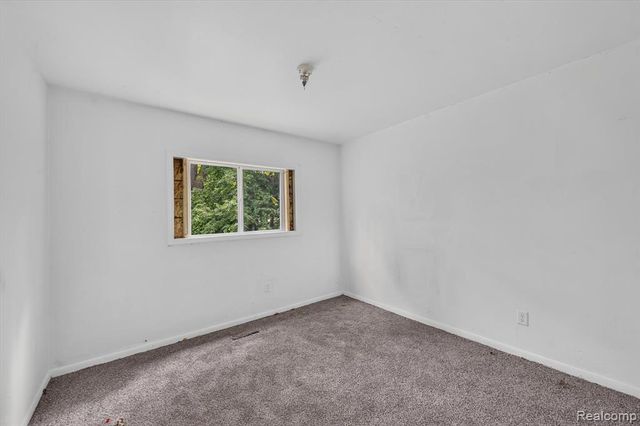 126 E Gracelawn Avenue, Flint, MI 48505