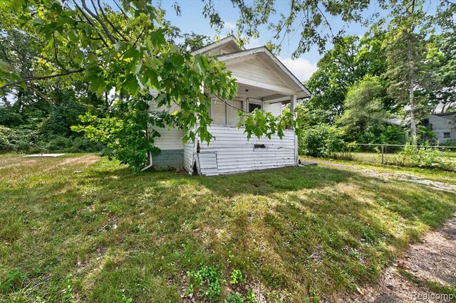 126 E Gracelawn Avenue, Flint, MI 48505