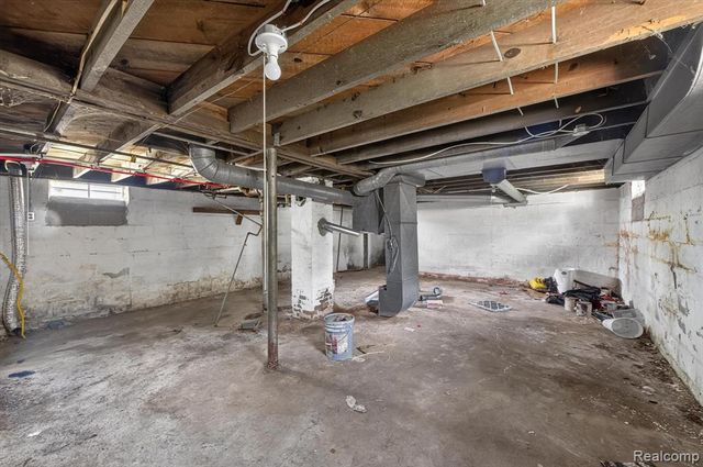 126 E Gracelawn Avenue, Flint, MI 48505