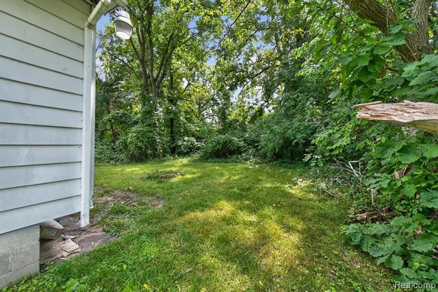 126 E Gracelawn Avenue, Flint, MI 48505