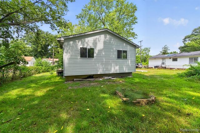 126 E Gracelawn Avenue, Flint, MI 48505
