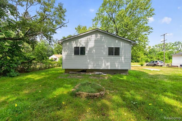 126 E Gracelawn Avenue, Flint, MI 48505
