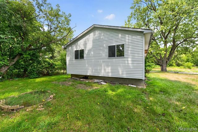 126 E Gracelawn Avenue, Flint, MI 48505
