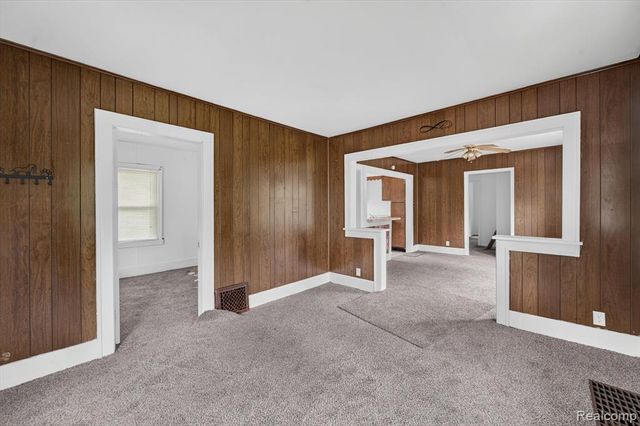 126 E Gracelawn Avenue, Flint, MI 48505