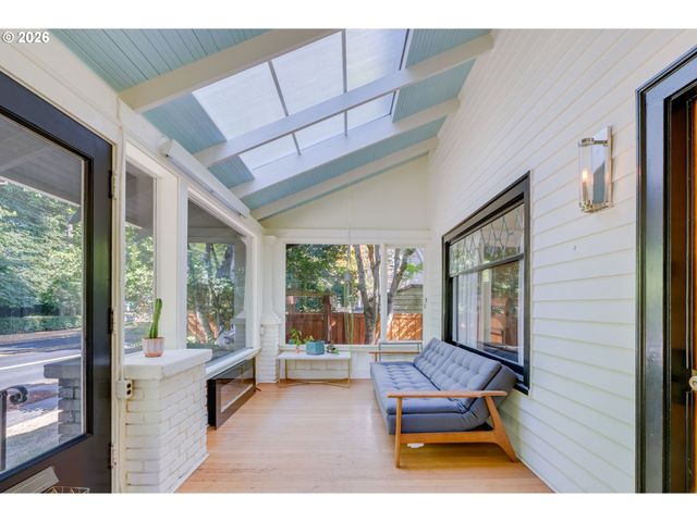 128 Se CESAR E CHAVEZ Blvd, Portland, OR 97214