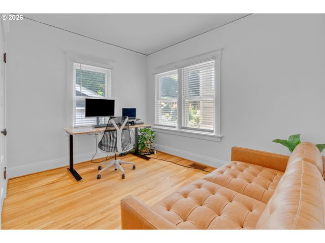 128 Se CESAR E CHAVEZ Blvd, Portland, OR 97214