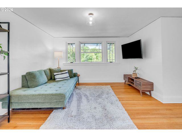 128 Se CESAR E CHAVEZ Blvd, Portland, OR 97214
