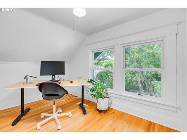128 Se CESAR E CHAVEZ Blvd, Portland, OR 97214
