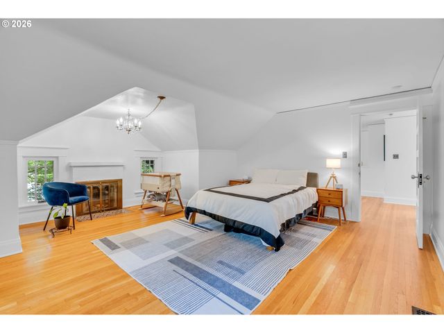 128 Se CESAR E CHAVEZ Blvd, Portland, OR 97214