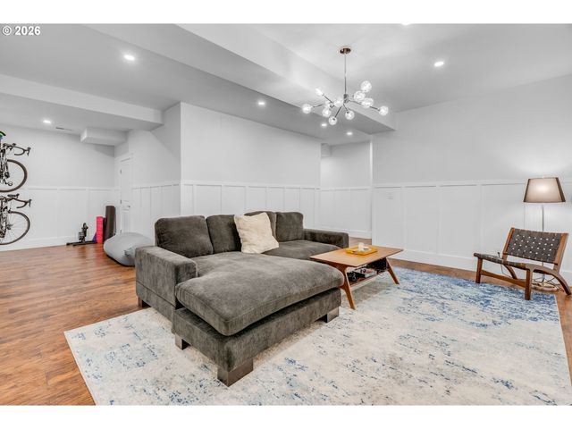 128 Se CESAR E CHAVEZ Blvd, Portland, OR 97214