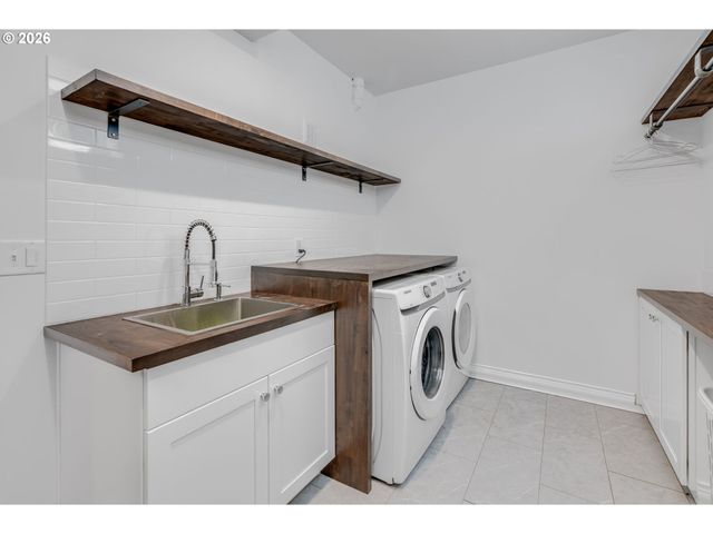 128 Se CESAR E CHAVEZ Blvd, Portland, OR 97214