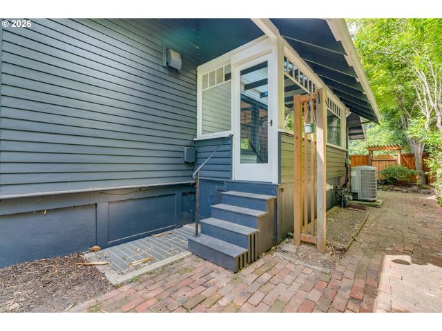 128 Se CESAR E CHAVEZ Blvd, Portland, OR 97214
