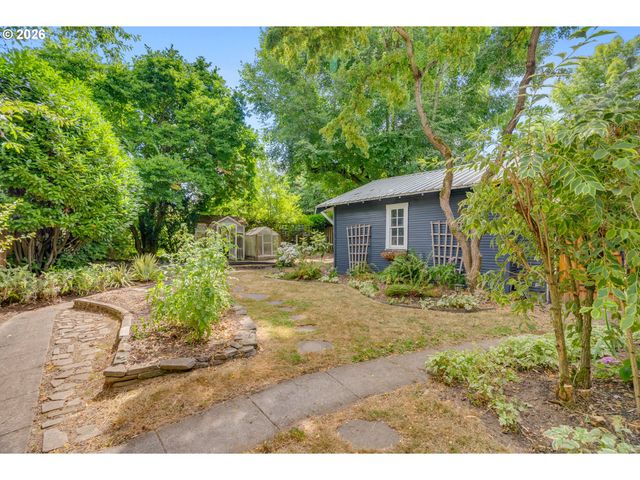 128 Se CESAR E CHAVEZ Blvd, Portland, OR 97214
