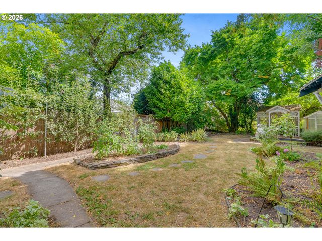 128 Se CESAR E CHAVEZ Blvd, Portland, OR 97214