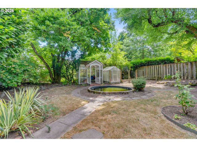128 Se CESAR E CHAVEZ Blvd, Portland, OR 97214