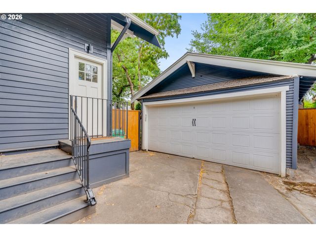 128 Se CESAR E CHAVEZ Blvd, Portland, OR 97214
