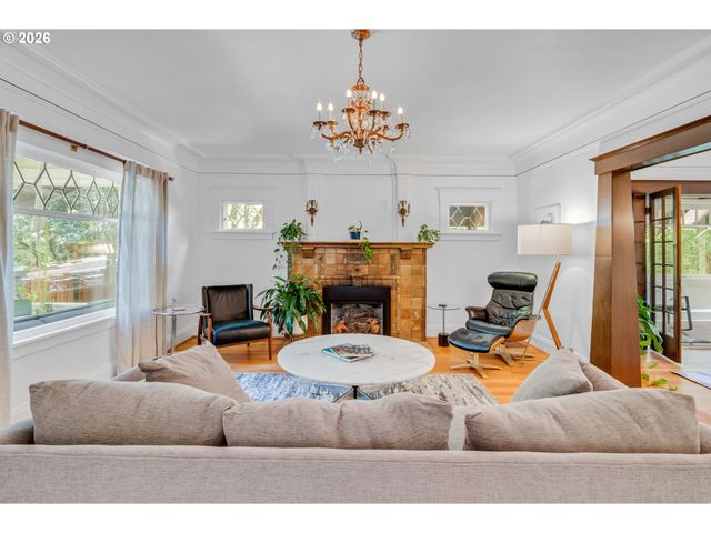 128 Se CESAR E CHAVEZ Blvd, Portland, OR 97214