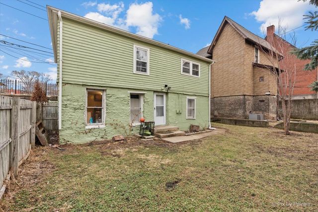 58 S Geneva Street, Elgin, IL 60120