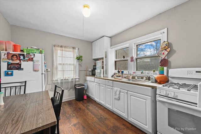 58 S Geneva Street, Elgin, IL 60120