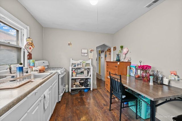 58 S Geneva Street, Elgin, IL 60120