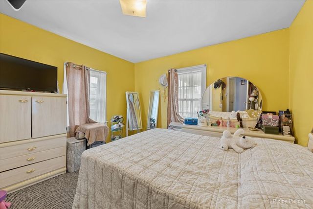 58 S Geneva Street, Elgin, IL 60120