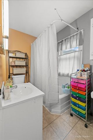 58 S Geneva Street, Elgin, IL 60120