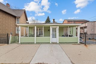 58 S Geneva Street, Elgin, IL 60120