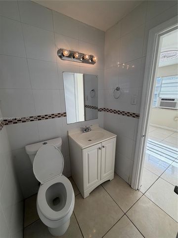 2571 NW 13th Ct 4, Fort Lauderdale, FL 33311