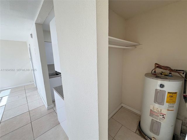 2571 NW 13th Ct 4, Fort Lauderdale, FL 33311