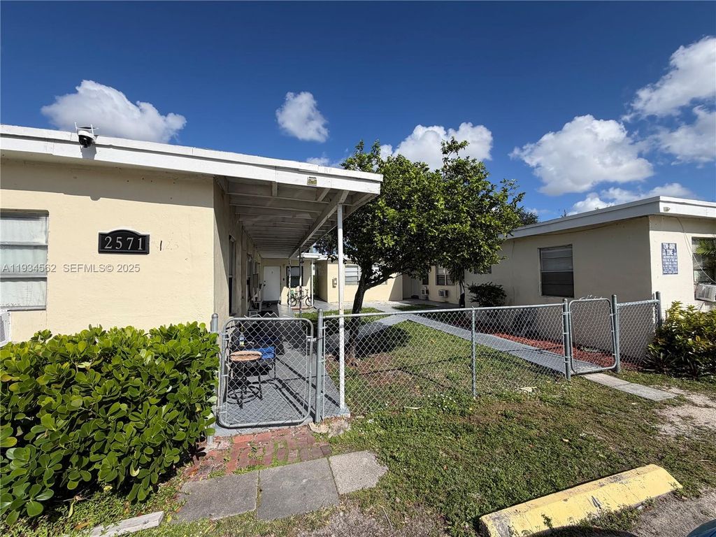 2571 NW 13th Ct 4, Fort Lauderdale, FL 33311