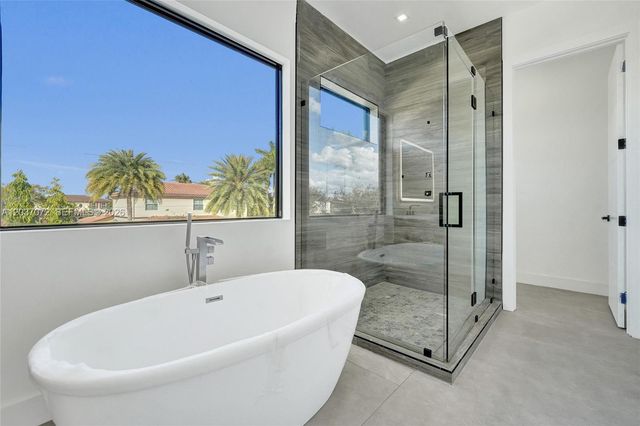 13023 Davie Oaks Drive, Davie, FL 33325