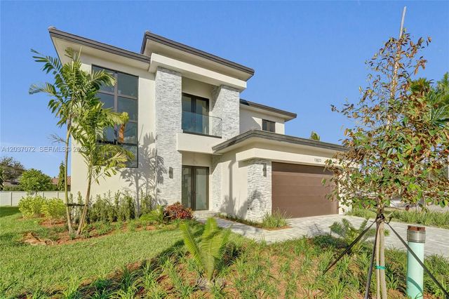 13023 Davie Oaks Drive, Davie, FL 33325