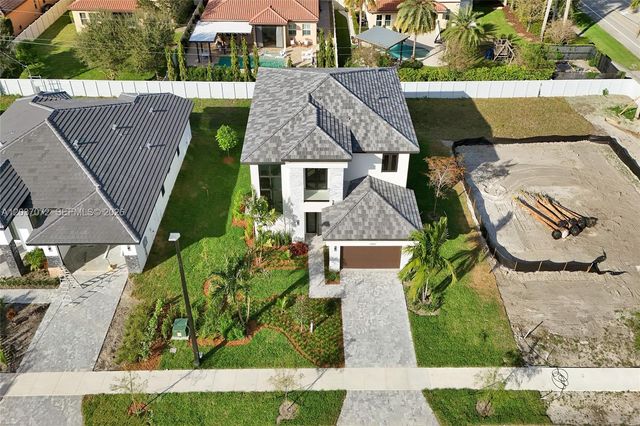 13023 Davie Oaks Drive, Davie, FL 33325