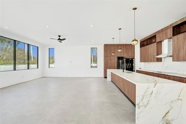 13023 Davie Oaks Drive, Davie, FL 33325