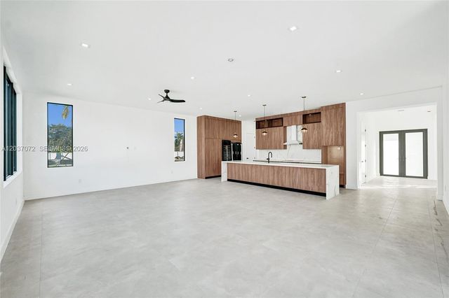 13023 Davie Oaks Drive, Davie, FL 33325
