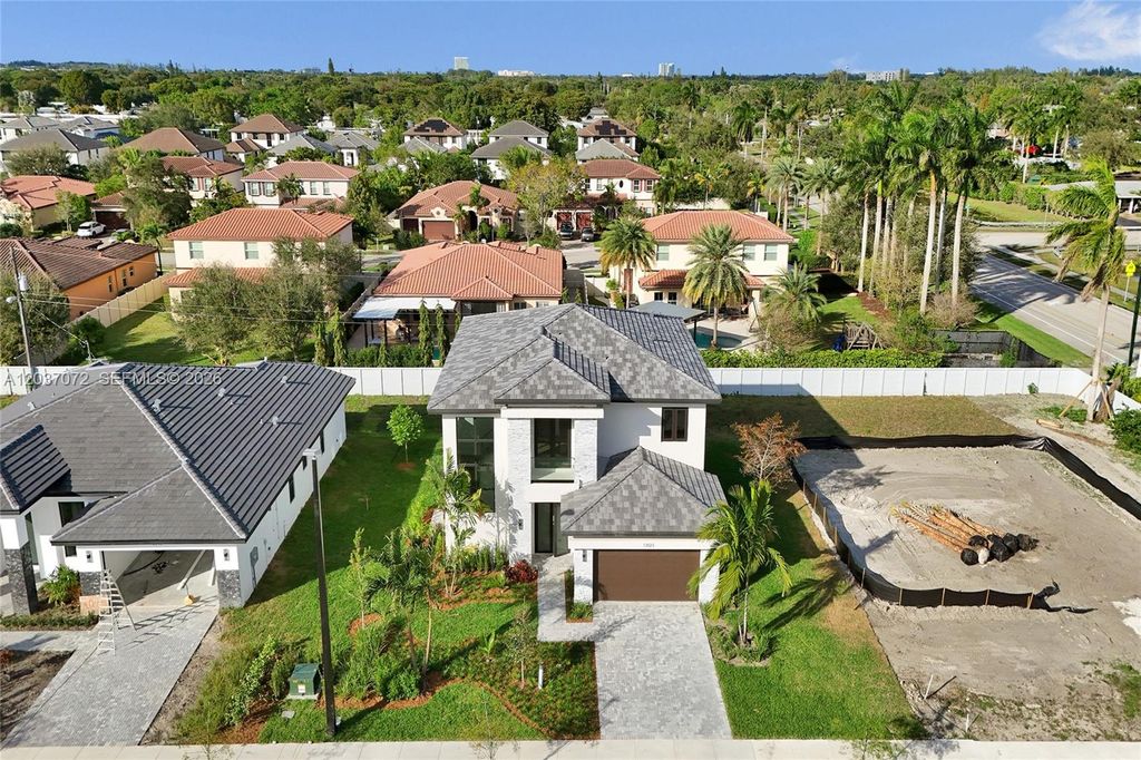 13023 Davie Oaks Drive, Davie, FL 33325