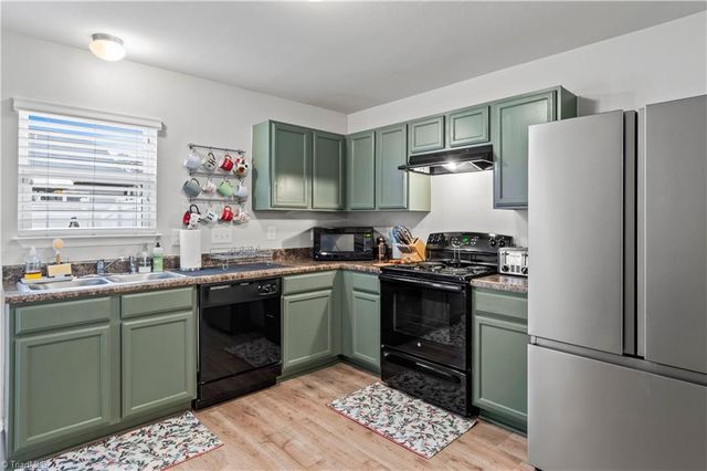 3985 Village Park Court, Winston-salem, NC 27127