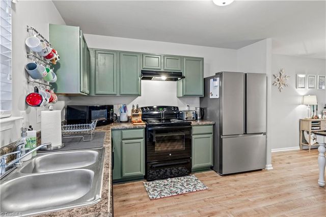 3985 Village Park Court, Winston-salem, NC 27127