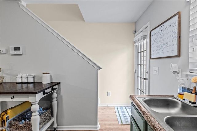 3985 Village Park Court, Winston-salem, NC 27127