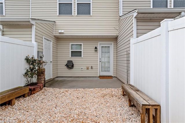 3985 Village Park Court, Winston-salem, NC 27127