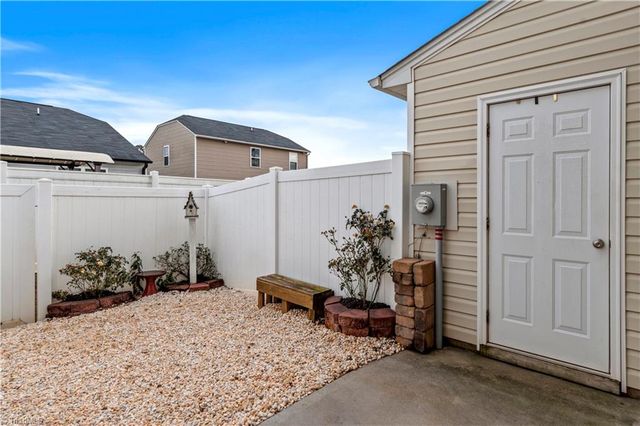 3985 Village Park Court, Winston-salem, NC 27127