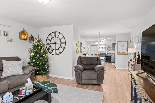 3985 Village Park Court, Winston-salem, NC 27127